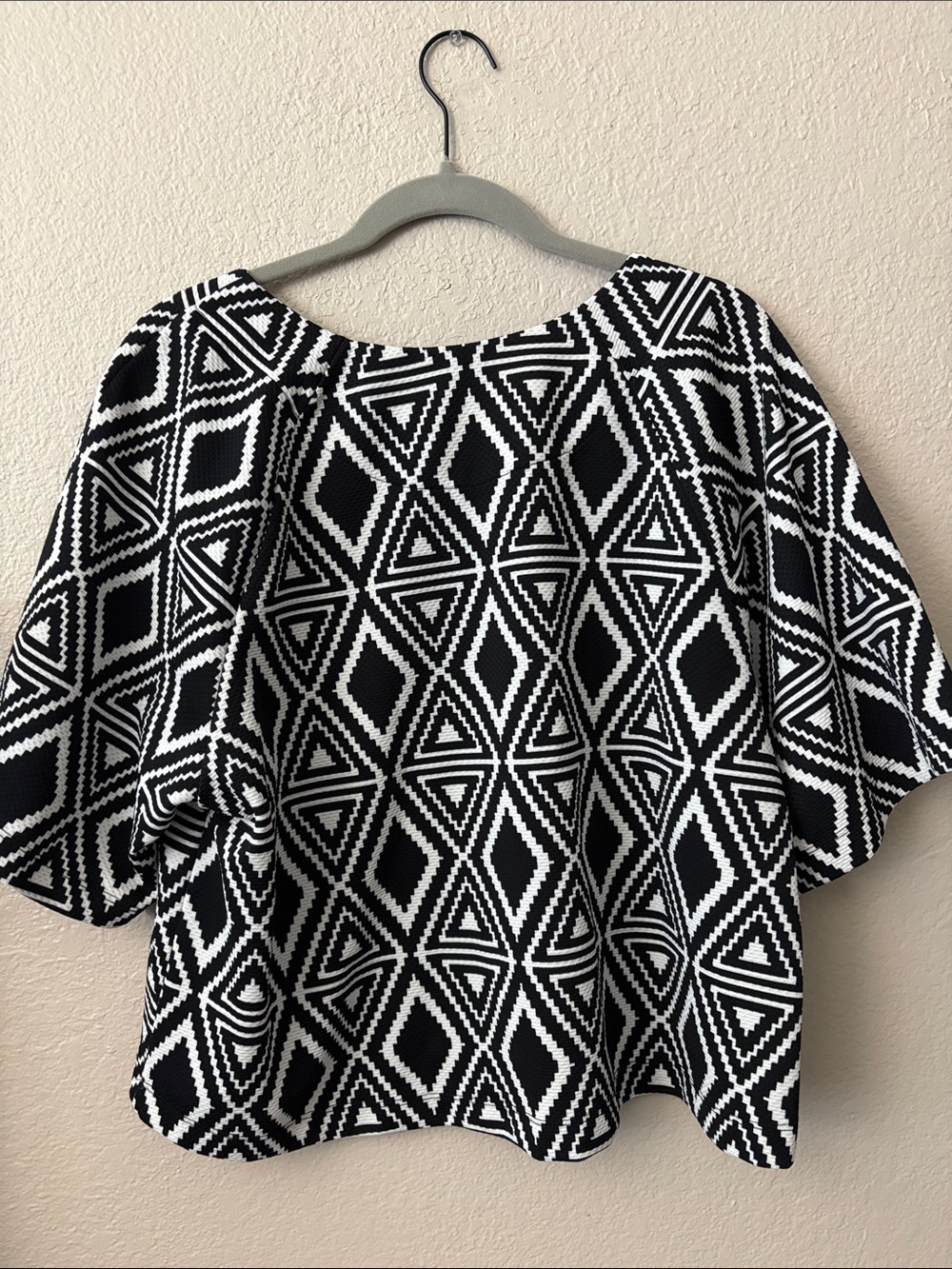 Bobeau Black & White Geometric Boxy Top🌺